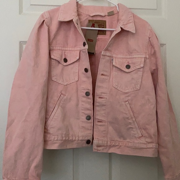 Levi jean jacket, size m, pink, good condition, never been worn, still has tag.